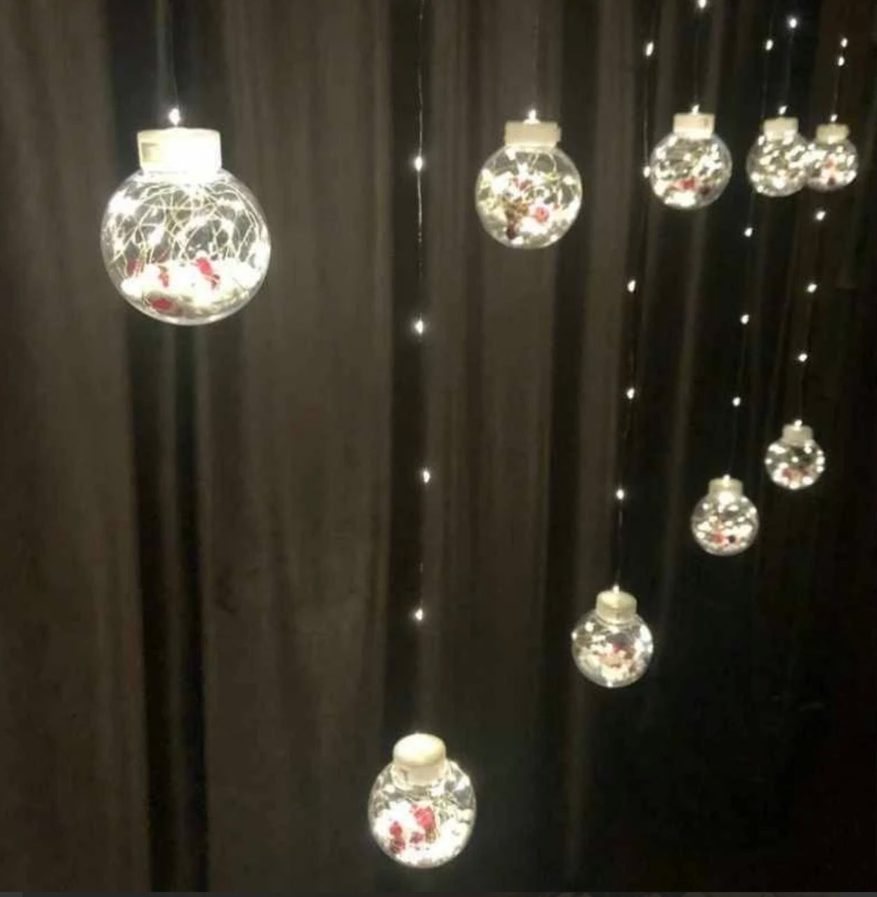 Instalatie tip globuri cu LED si figurine, 10 globuri, 3 m